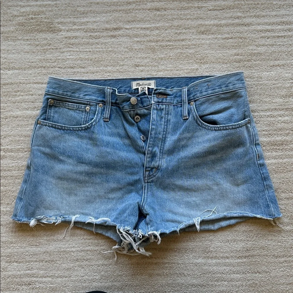 Like New Madewell Relaxed Denim Shorts Button Fly MD739 Size 31 - Picture 4 of 16